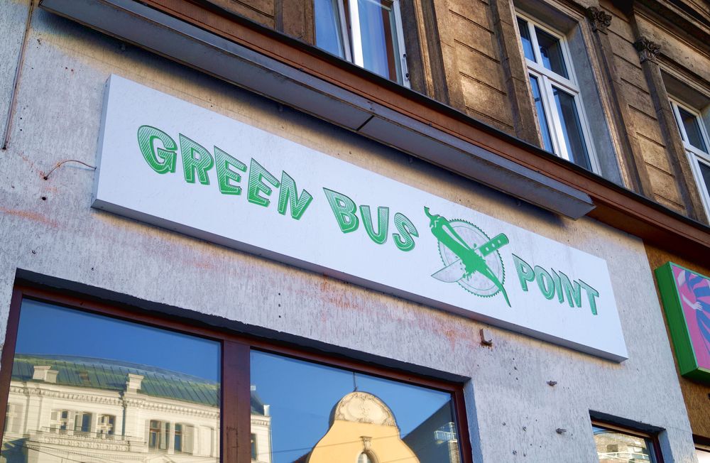 green bus szyld